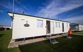 8 Berth Caravan For Hire At St Osyth Beach Holiday Park In Essex Ref 28026Fi